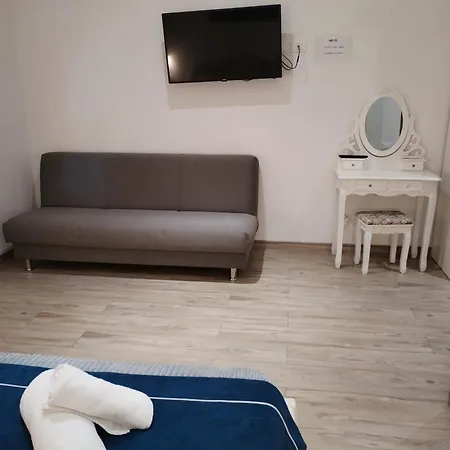 Nuova Fiera Πανσιόν